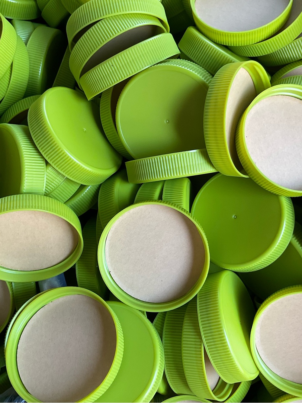 BULK Qty 100 NEW Plastic Mason Jar Lids-Lined Closures Medium And Deep Skirted